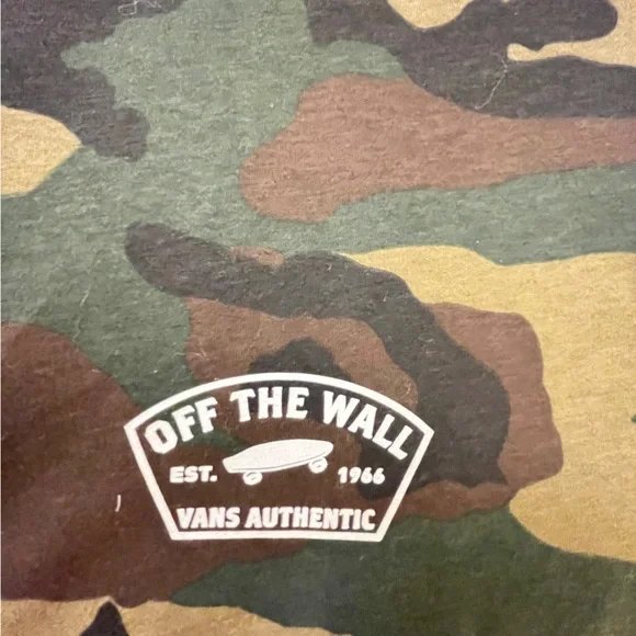Vans Camo Tshirt, Size Med, Cutom Fit, - Picture 2 of 8